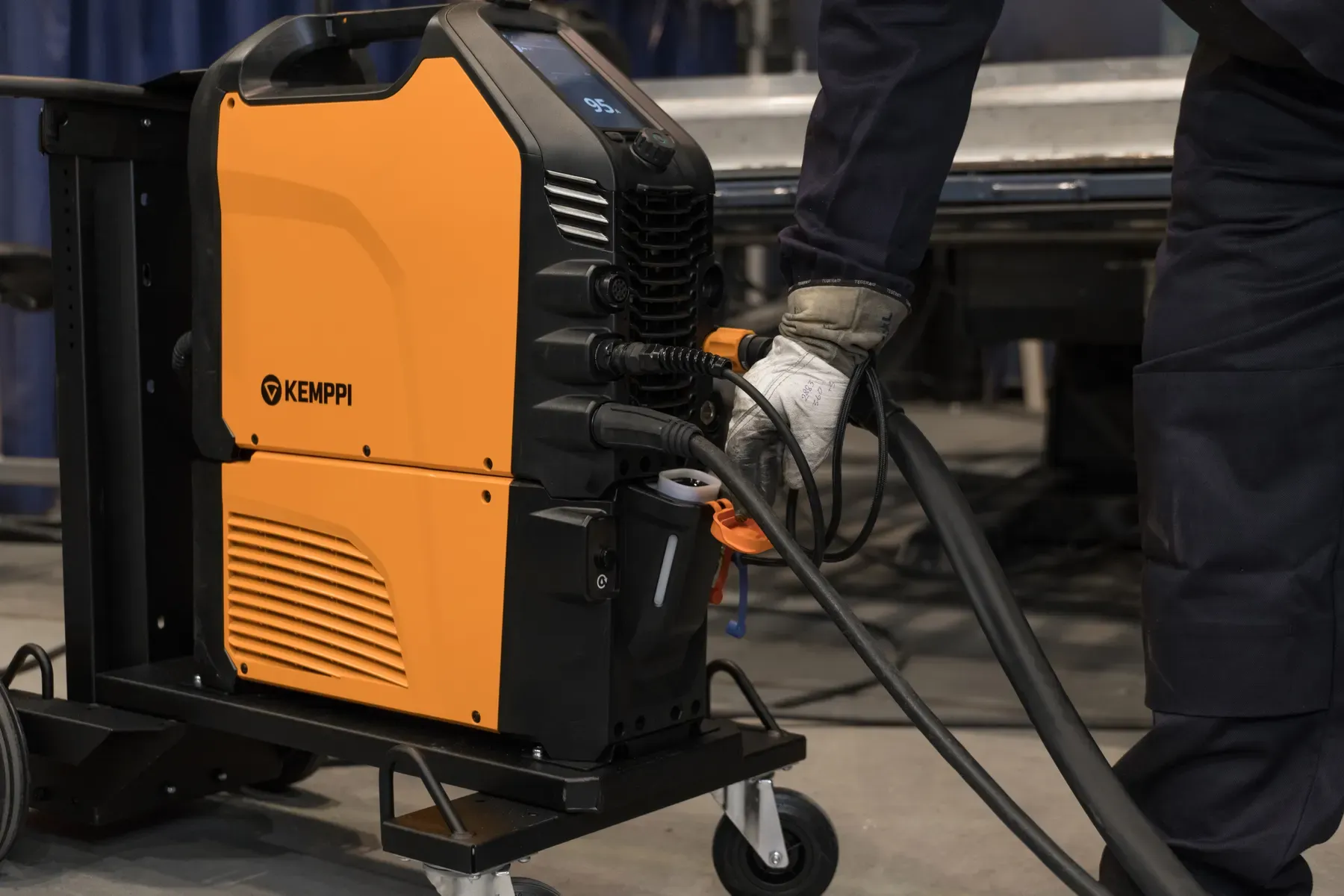 The MasterTig with a cooling unit