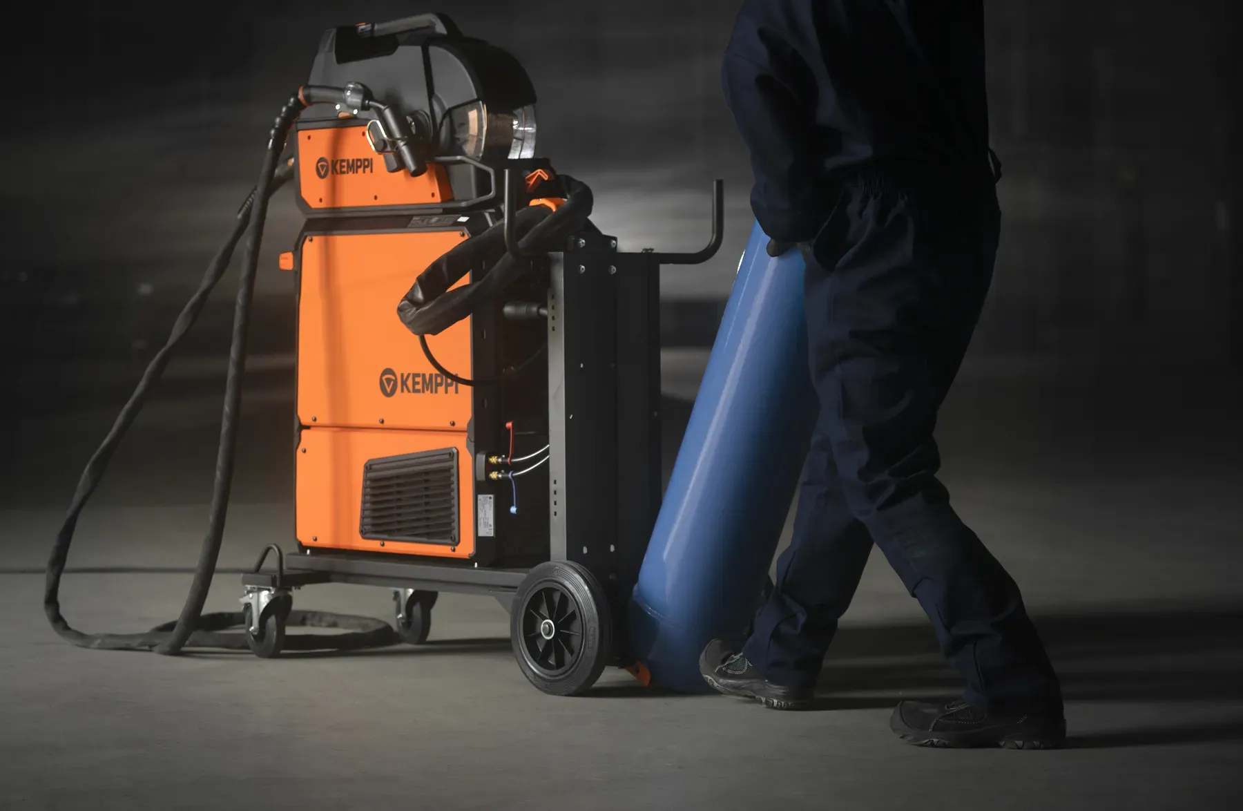 The X5 FastMig on its four-wheeled cart with a gas cylinder