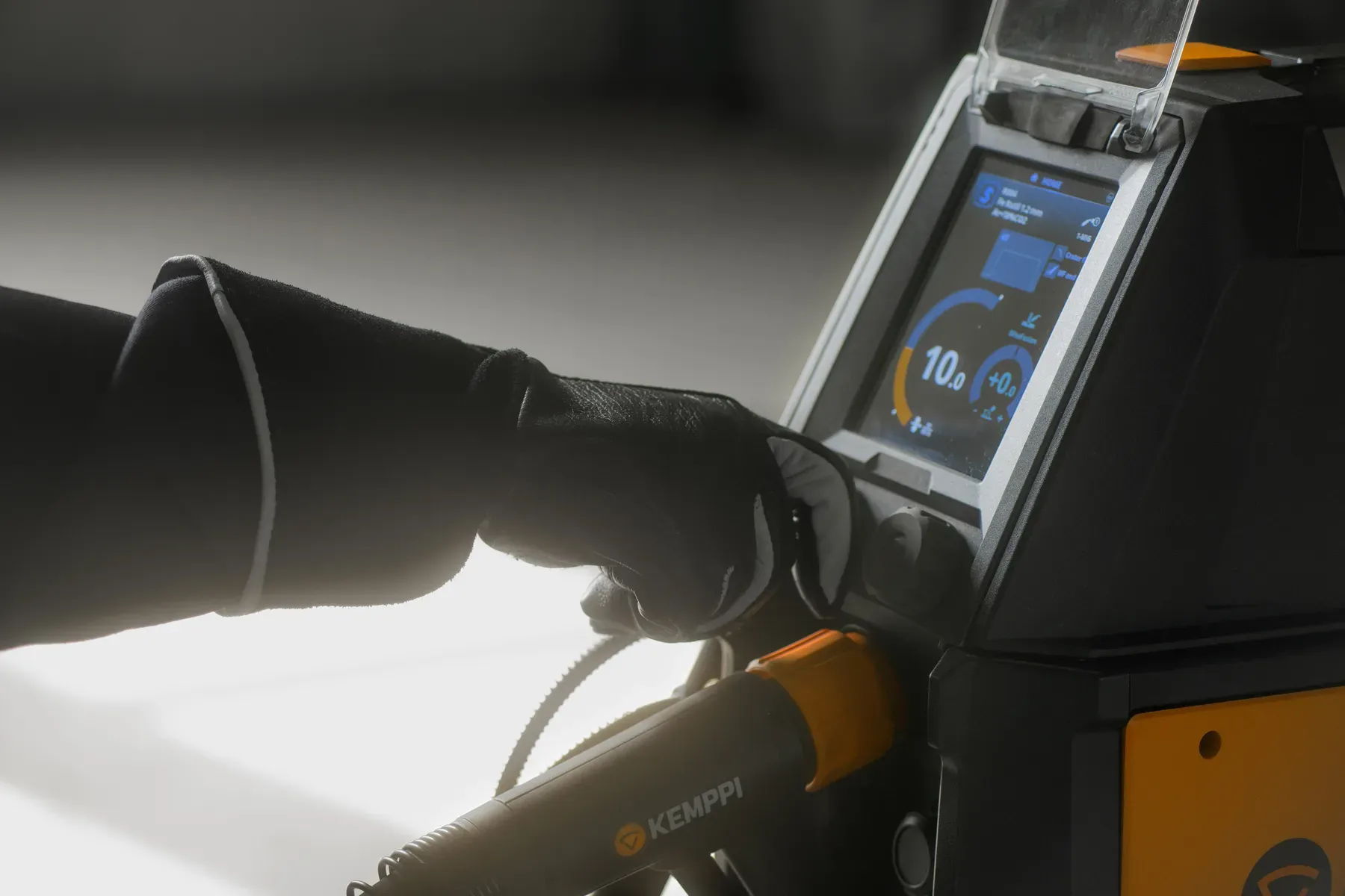 A gloved hand beside the X5 graphical panel