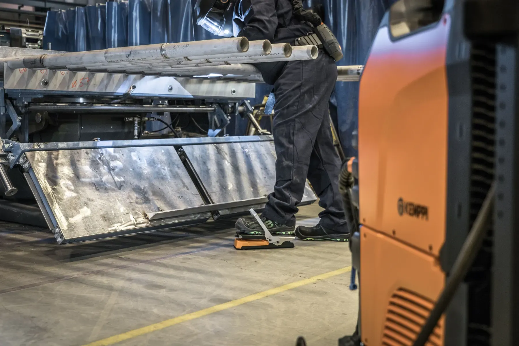The MasterTig with its wireless remotes